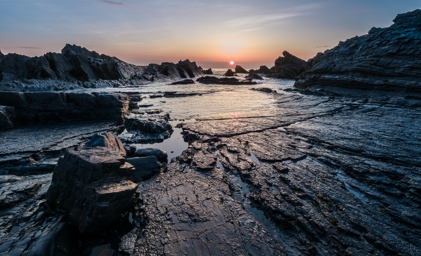 Sunset on the Rocks - Les Johnstone